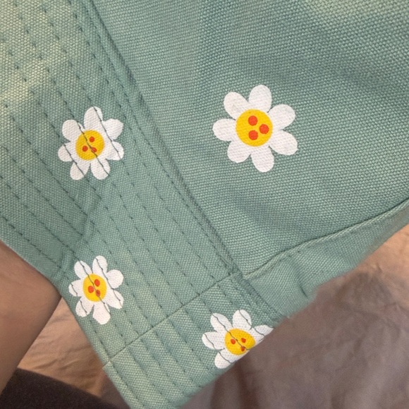 Green Daisy Print Bbucket hat - Picture 3 of 3